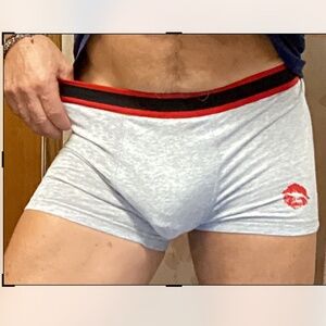 Trunks, gray medium, with a kiss graphic.